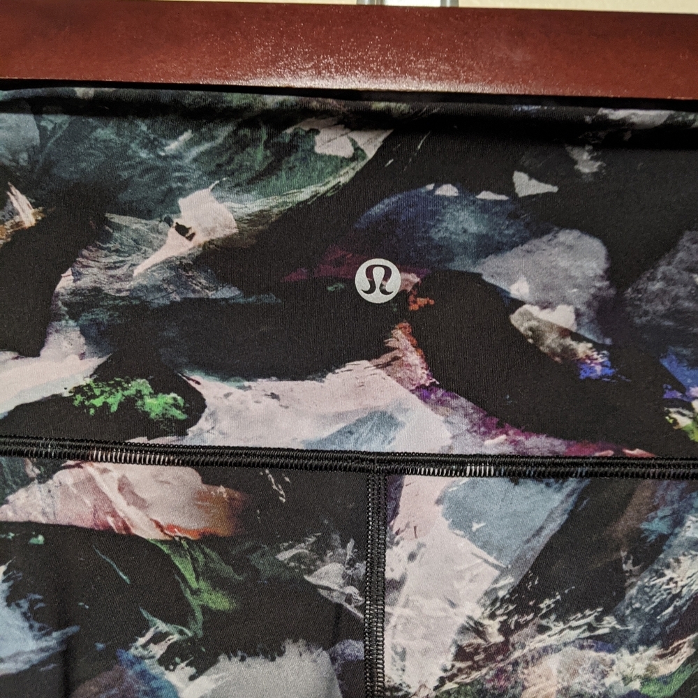 Lululemon Abstract Print Leggings Size 6 High Rise Multicolor Yoga - Picture 5 of 7